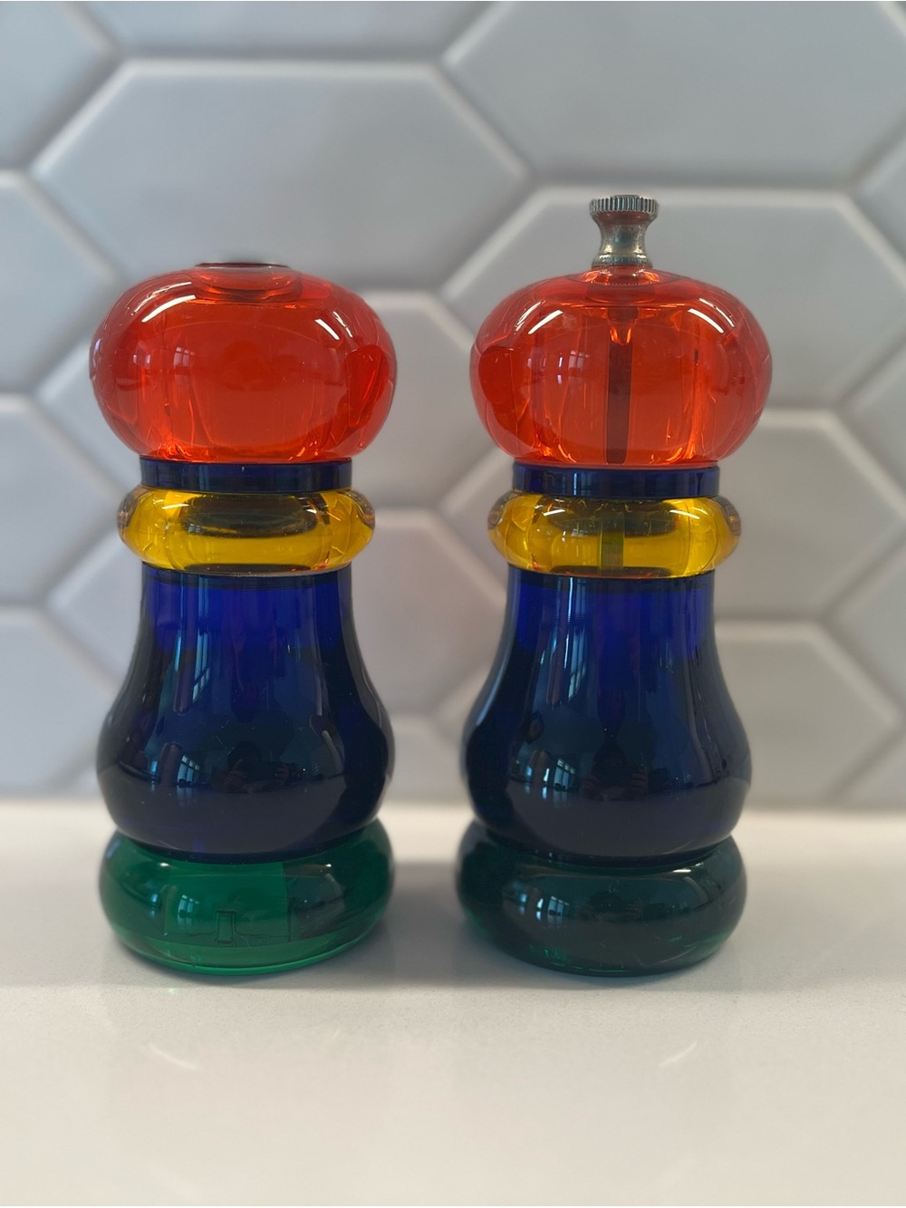 Vintage Olde Thompson Pepper Grinder Mill/ Salt Shaker set in Sunset Fiesta